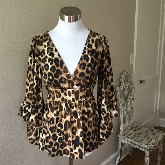 Betsey Johnson Ruffle Sleeve Small Leopard Top - Picture 2 of 7